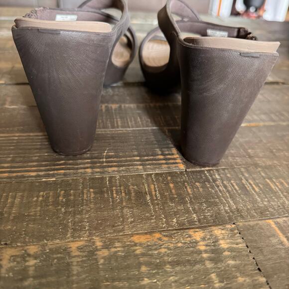 Crocs Womens Size 10 Cyprus IV Heeled Sandals Brown Slip On Strappy 4” 14558 EUC - Picture 4 of 13